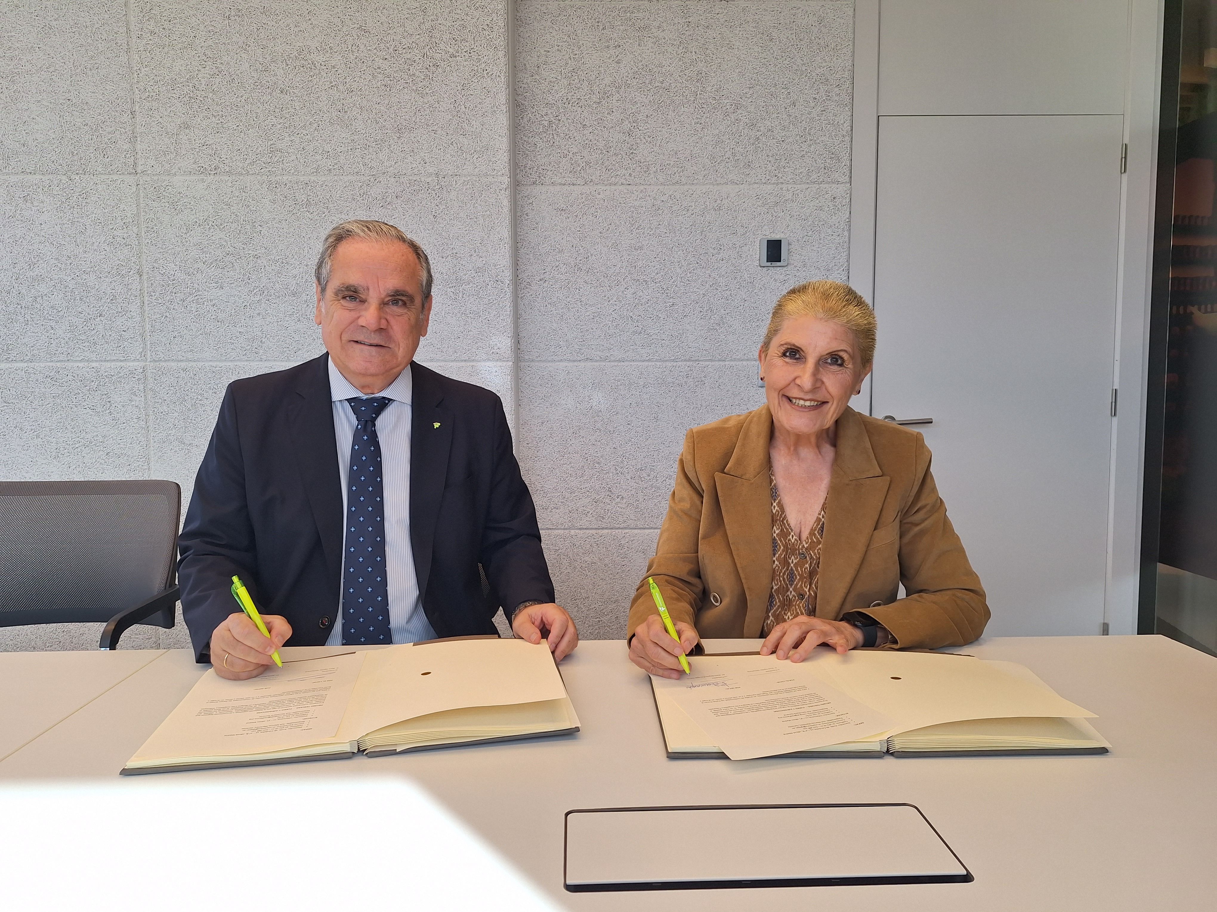 El Consejo General de Farmacéuticos y GEPAC colaboran para reforzar la atención farmacéutica a pacientes con cáncer