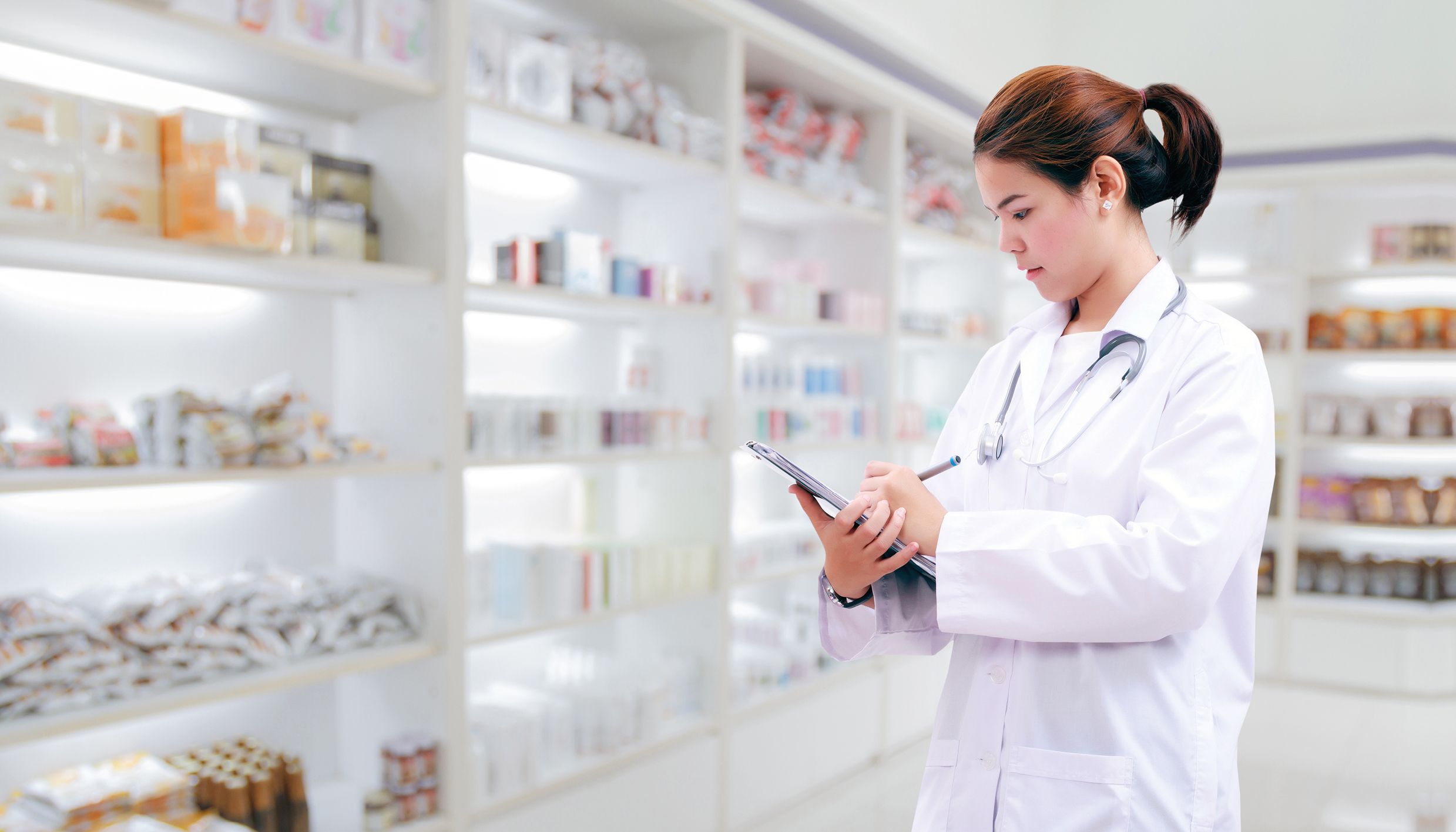 Claves en el contrato de compraventa de una oficina de farmacia