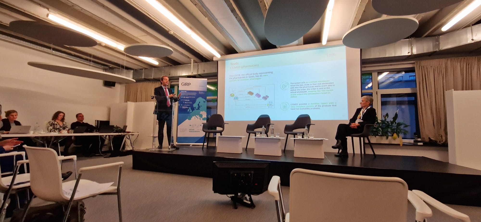 FEDIFAR expone la estrategia de distribución farmacéutica de gama completa española para combatir los efectos de la escasez de medicamentos 