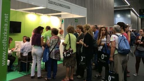 Las farmacias de Bizkaia difunden sus servicios entre las personas mayores