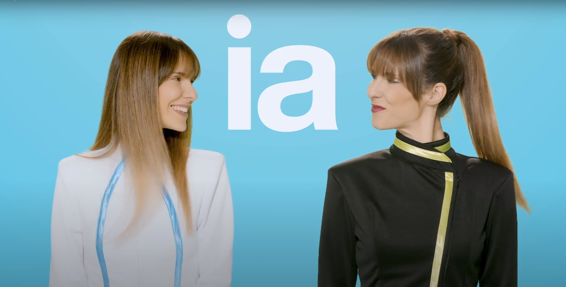 Nikki García, la voz detrás del GPS de Google, protagonista de la última campaña de la marca de farmacia ‘ia’.