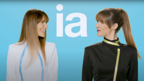 Nikki García, la voz detrás del GPS de Google, protagonista de la última campaña de la marca de farmacia ‘ia’.