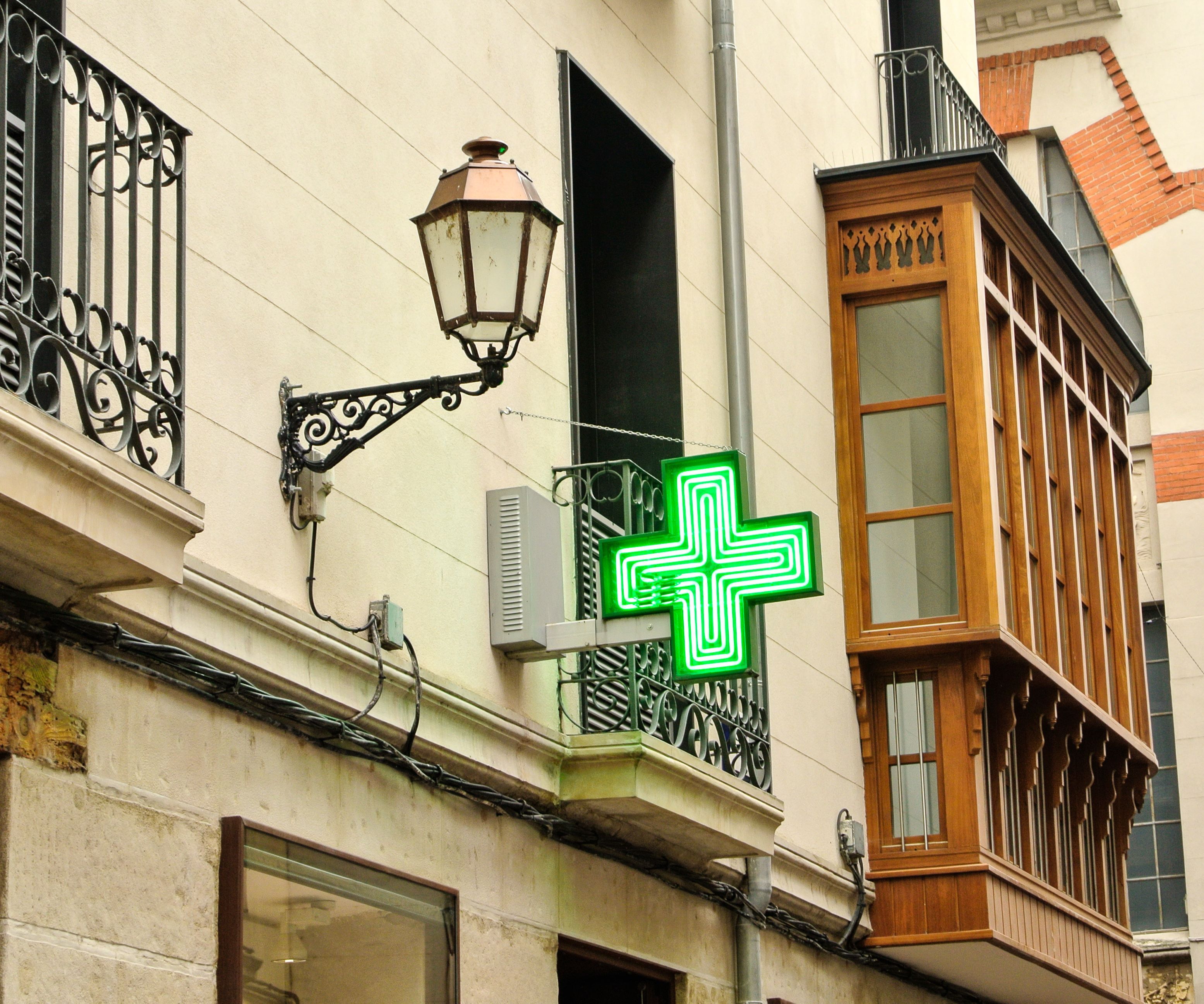 SEFAR: "La adenda firmada por SAS y CACOF supone un nuevo golpe a la viabilidad de la farmacia rural"