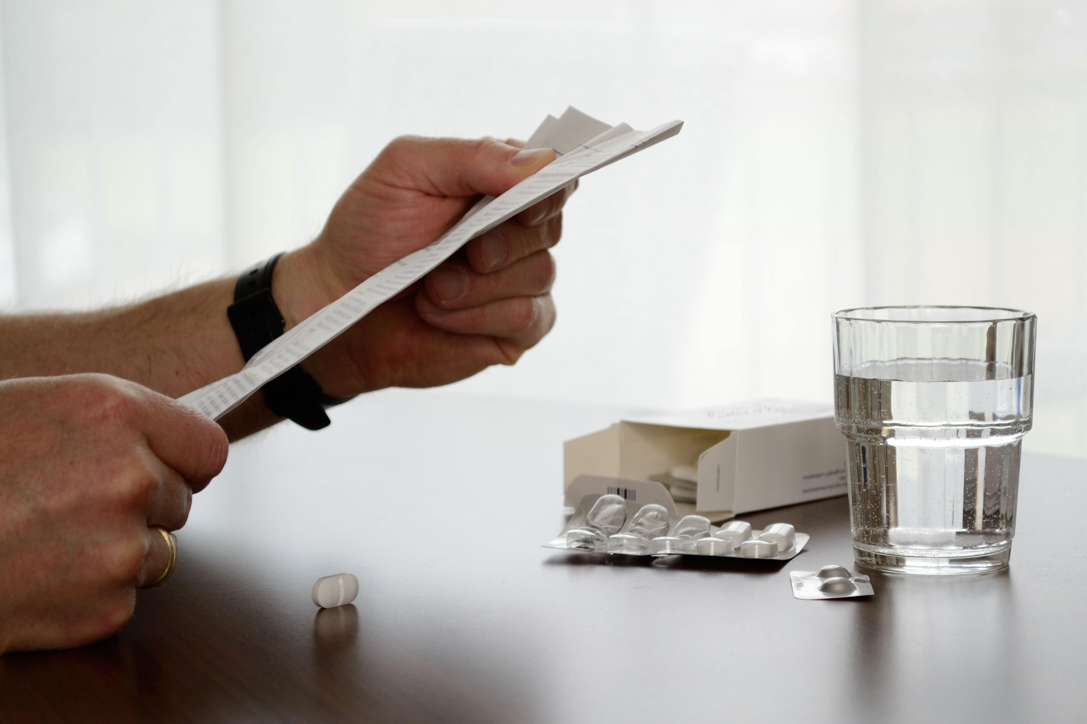 Casi la mitad de los españoles no consulta el prospecto de los medicamentos