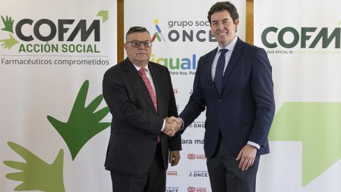 El director general de la Fundación ONCE, José Luis Martínez Donoso, y el presidente del COFM, Manuel Martínez del Peral.