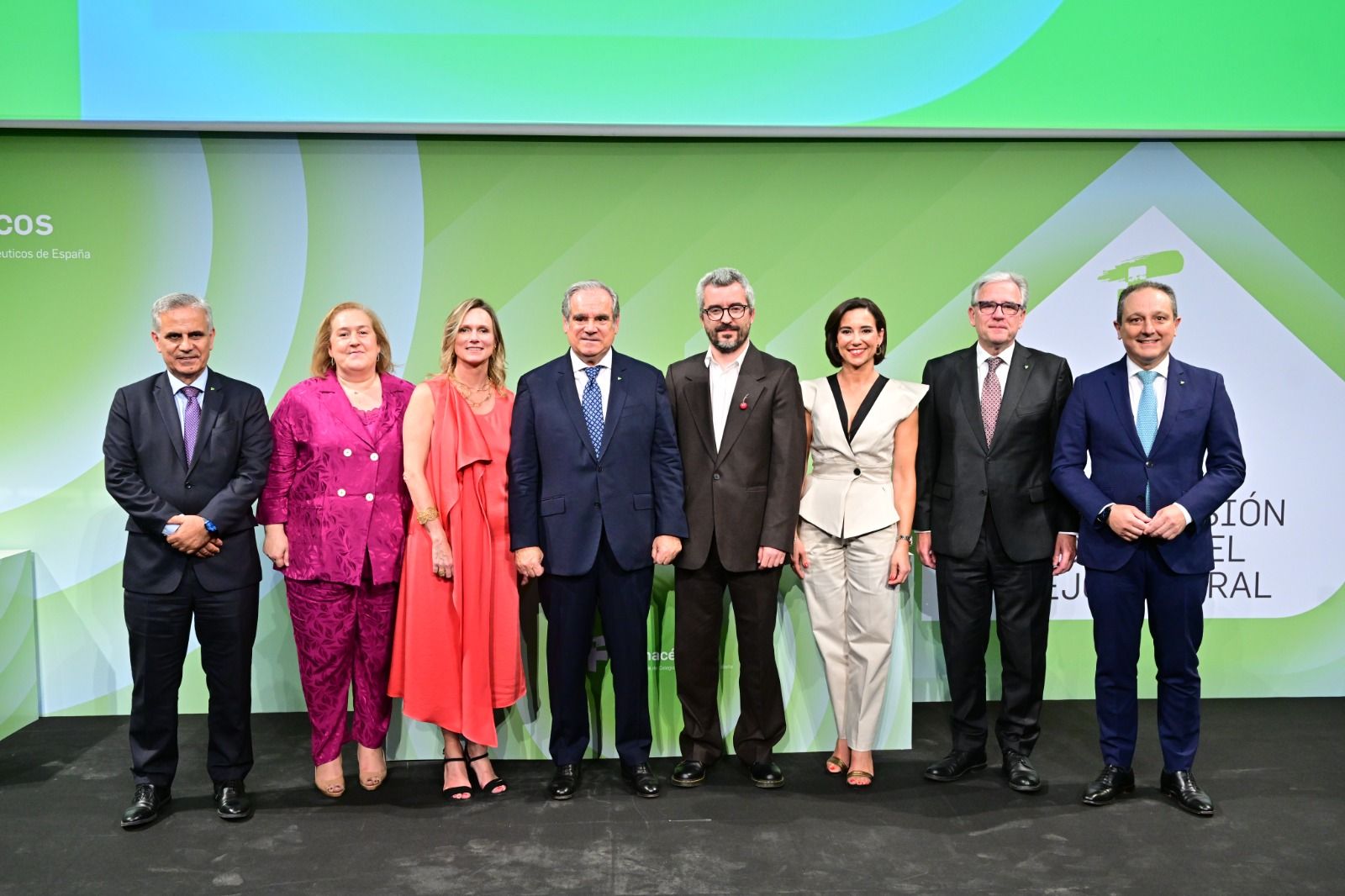 Foto de familia del acto de toma de posesión de los cargos del Consejo General de Colegios Farmacéuticos
