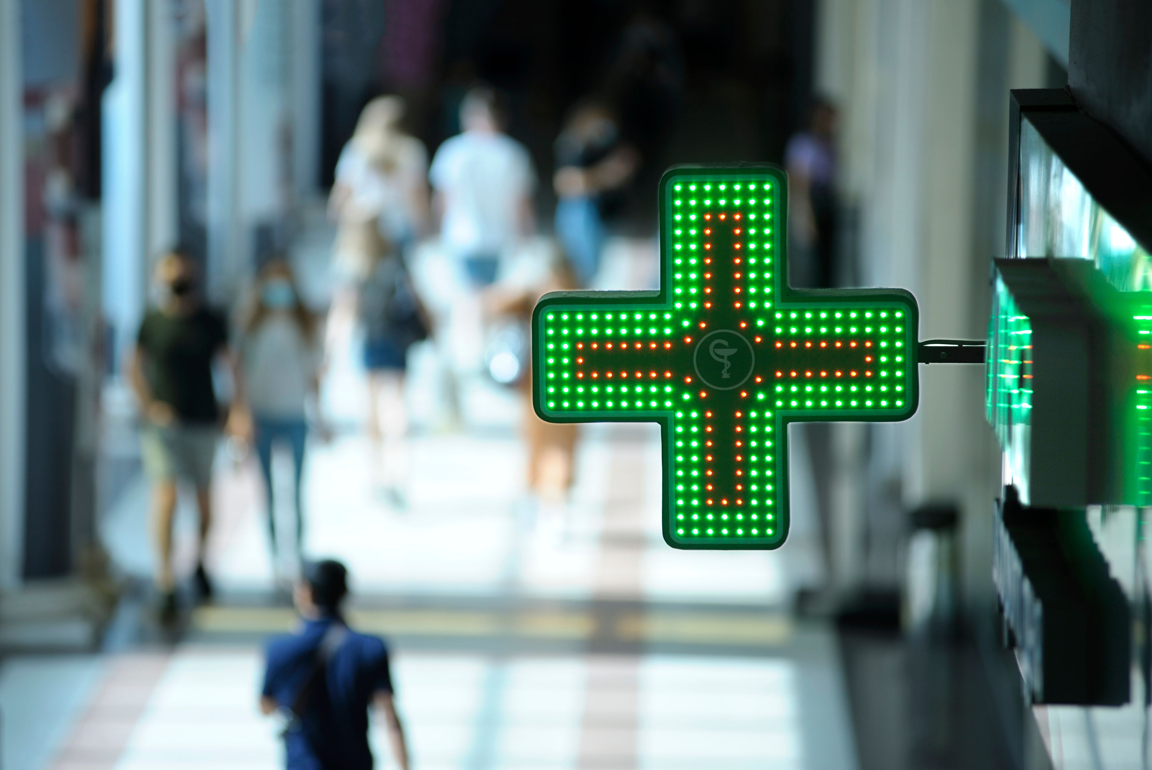 Andalucía, Cataluña, Madrid y Valencia acumulan el 56% de las farmacias comunitarias