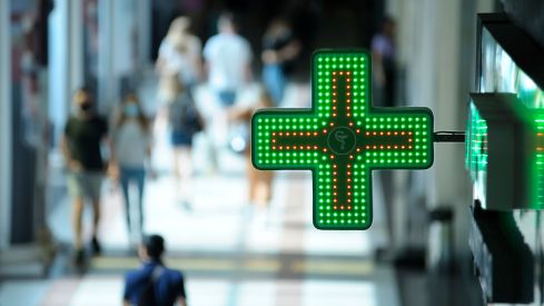 Andalucía, Cataluña, Madrid y Valencia acumulan el 56% de las farmacias comunitarias
