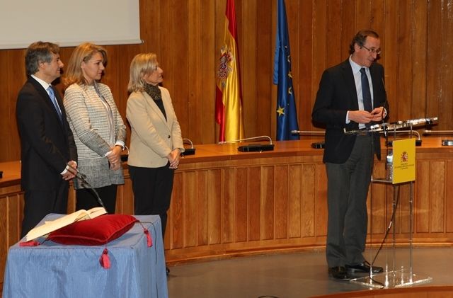 Alfonso Alonso se compromete a trabajar para «hacer mejor y más sólido el sistema sanitario español»