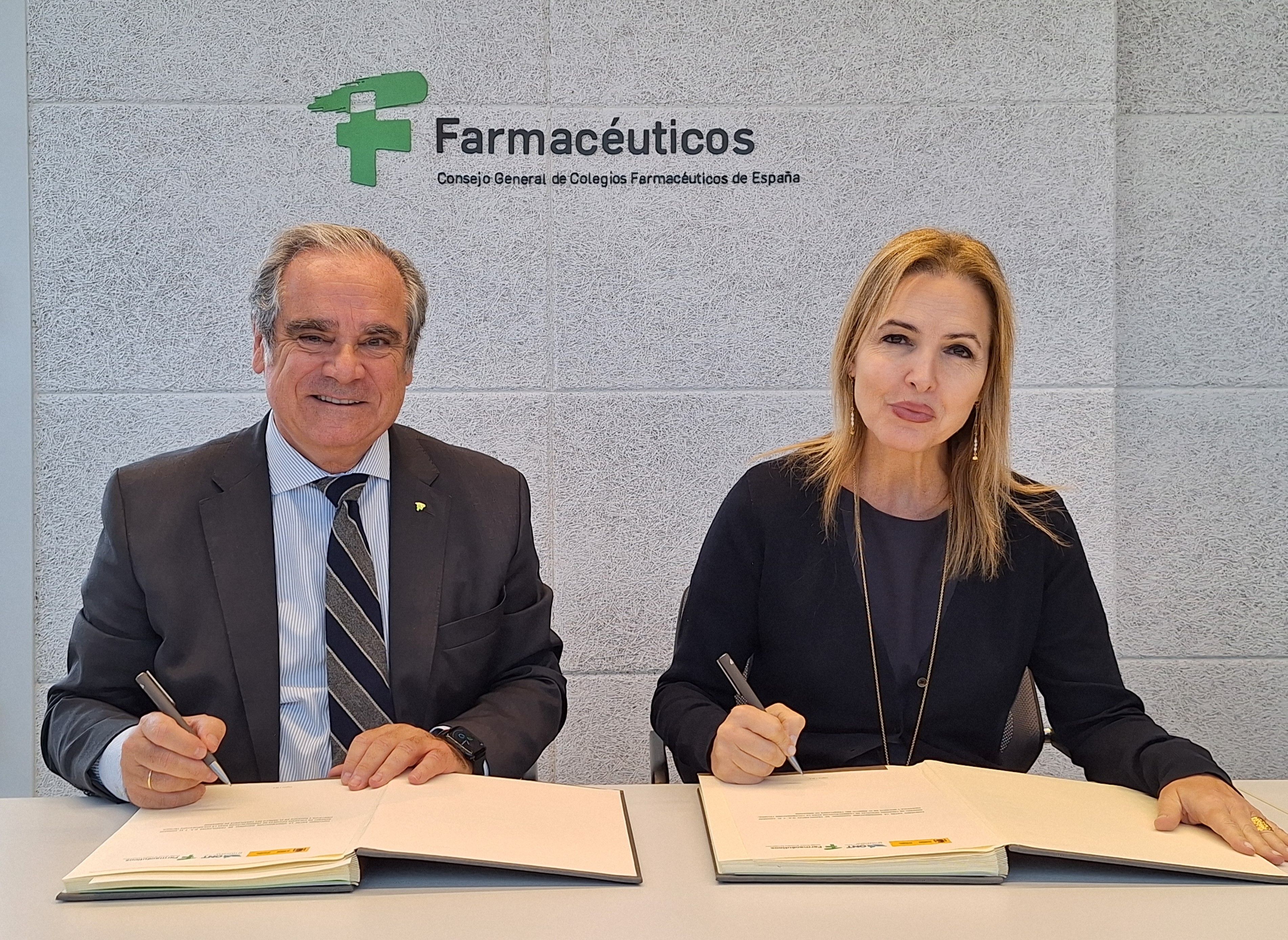 El Consejo General de Farmacéuticos y la Organización Nacional de Trasplantes firman un convenio para mejorar la atención al paciente trasplantado