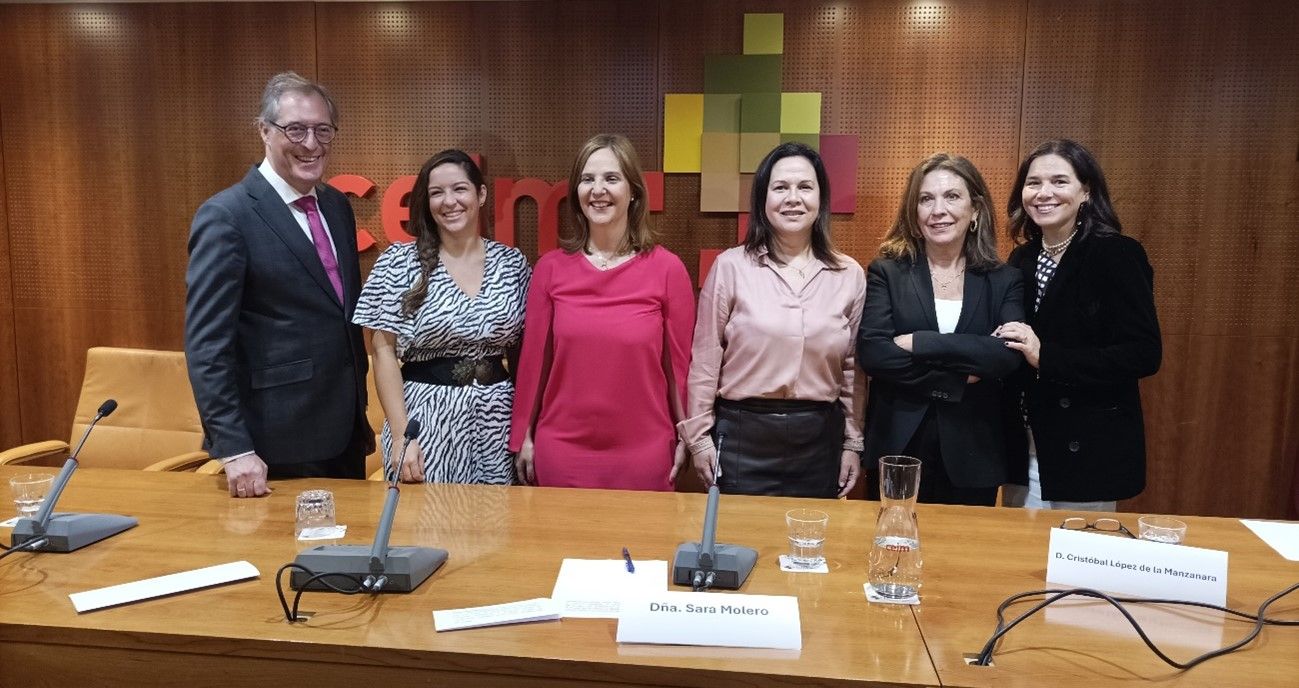 Los miembros de la nueva junta directiva de ADEFARMA.