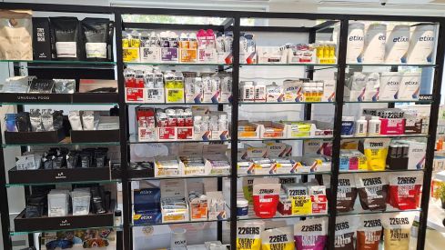 La Farmacia Adelia Jordá ha desarrollado un espacio de salud ampliado para el deportista.