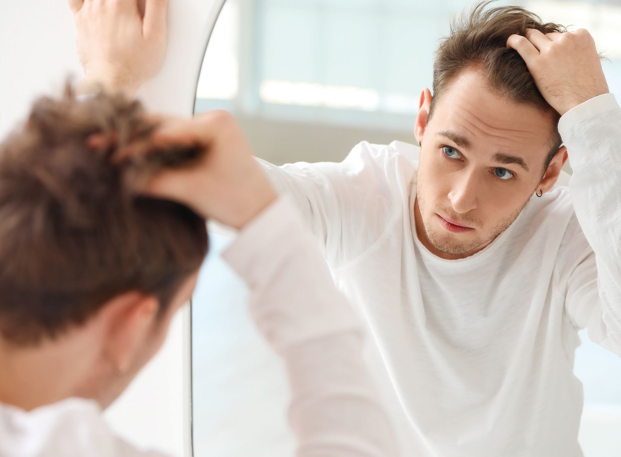 Alopecia vs. caída capilar: entendiendo la diferencia entre pérdida y renovación