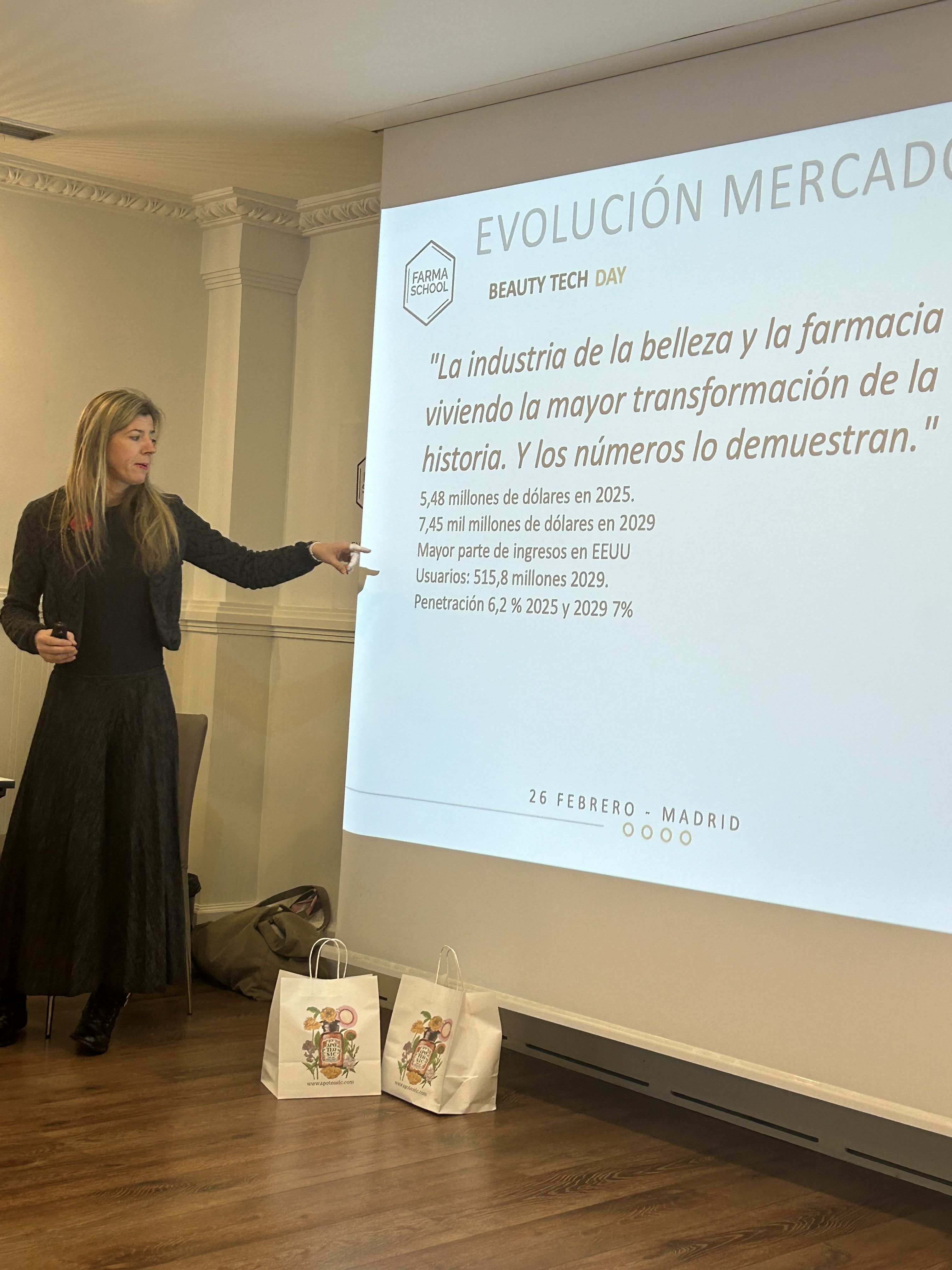 Inma Riu en la presentación del Beauty Tech Day