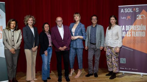 Los ponentes durante la presentación de la campaña "A solas" para concienciar sobre la soledad no deseada
