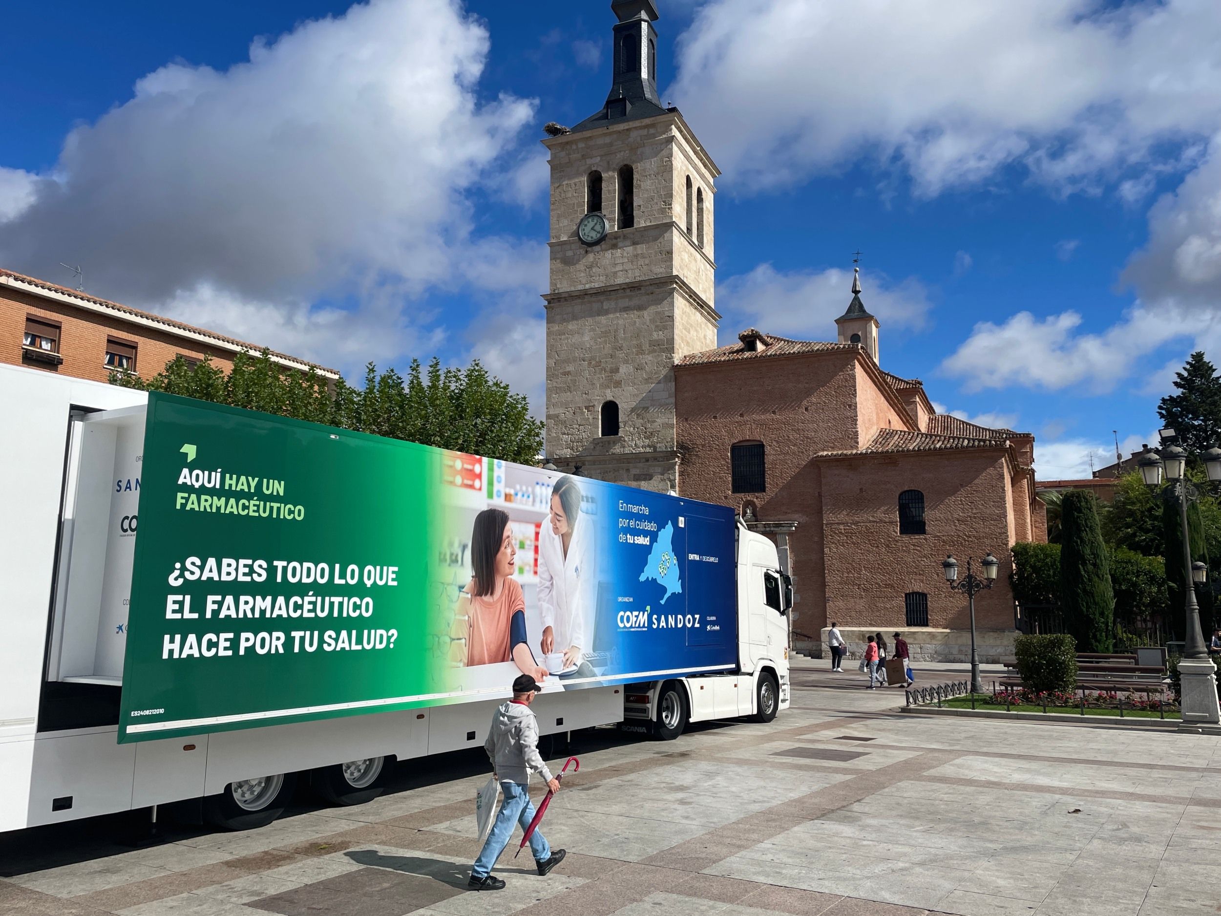 La campaña "Aquí hay un farmacéutico... en marcha" sigue acercando a la población madrileña la labor de la farmacia comunitaria