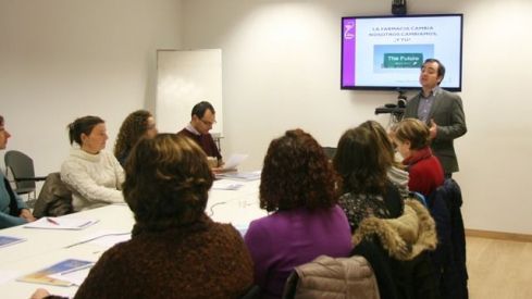 Los farmacéuticos alaveses analizan el nuevo entorno de la farmacia comunitaria