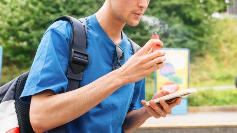 La moda de inhalar metales: cómo actuar desde la farmacia 