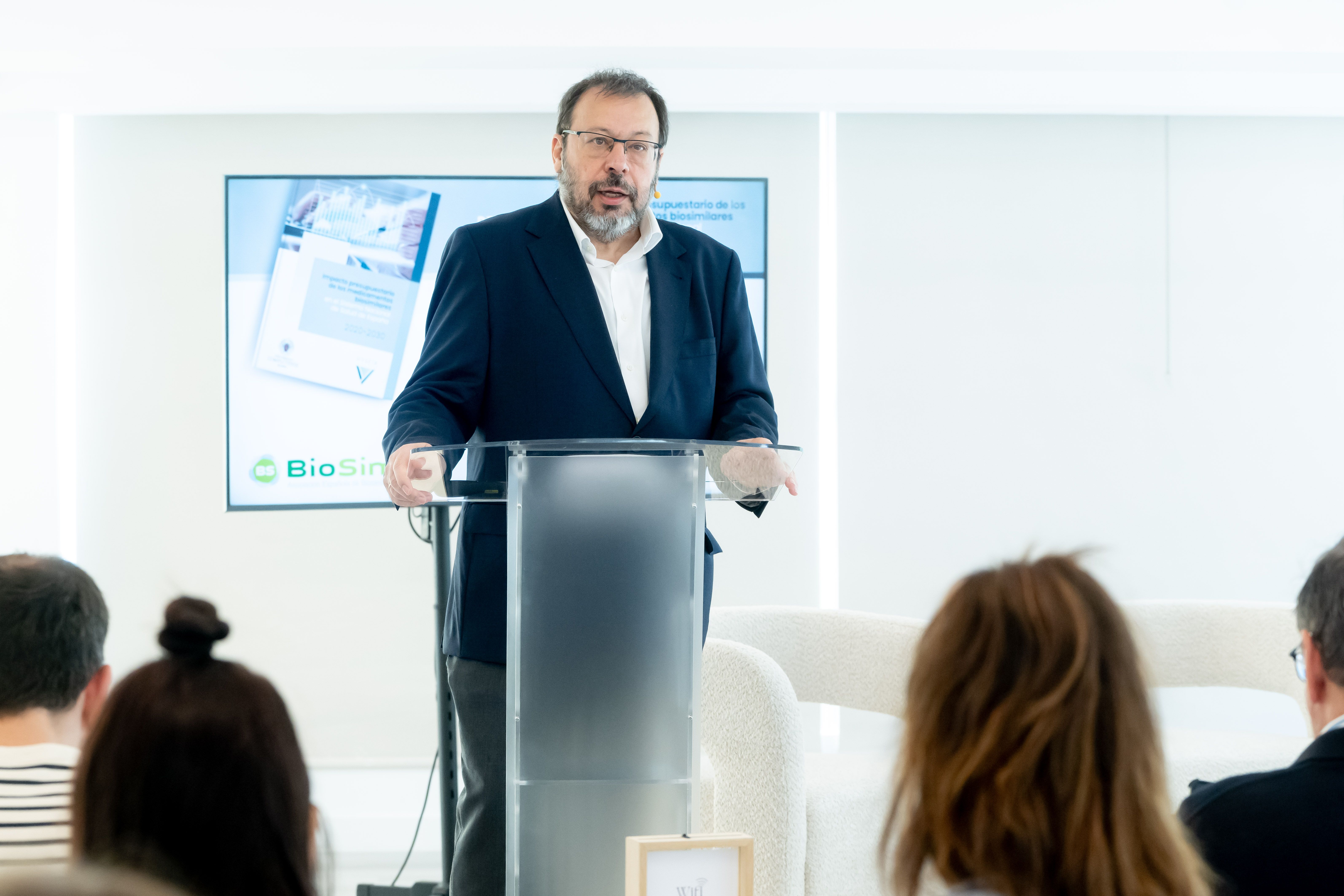  César Hernández, director general de Cartera Común de Servicios del Sistema Nacional de Salud y Farmacia del Ministerio de Sanidad, en el evento organizado por Biosim