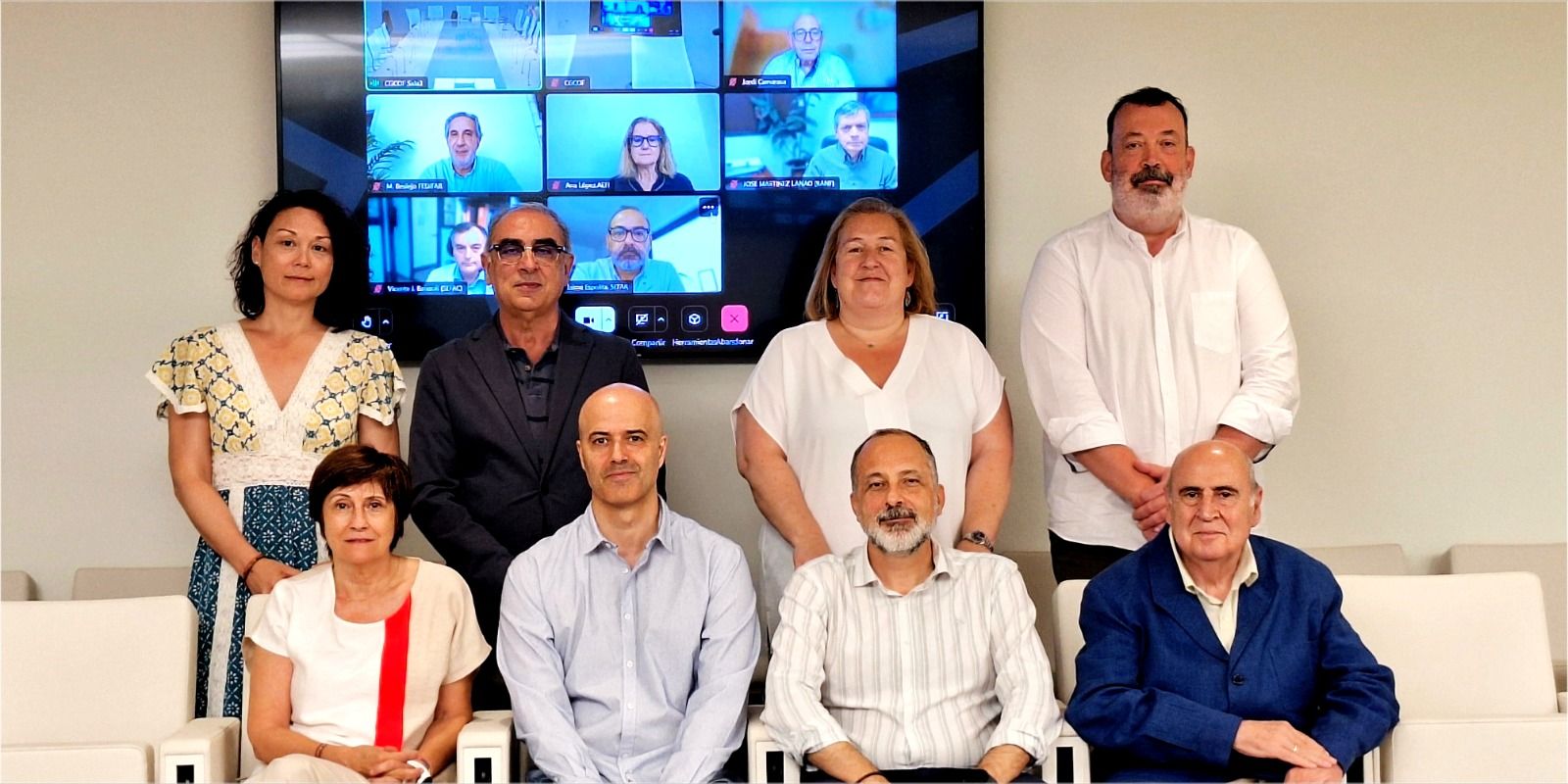 Los miembros de la Mesa de la Profesión Farmacéutica han presentado el documento de consenso "Competencias comunes del farmacéutico asistencial".