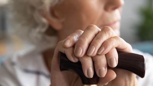 La soledad de los mayores visita la farmacia