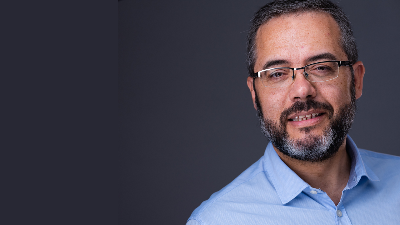 Ismael Escobar: "Hoy el farmacéutico especialista ha trasladado su conocimiento desde el hospital a los ámbitos de atención primaria, sociosanitaria y domiciliaria"