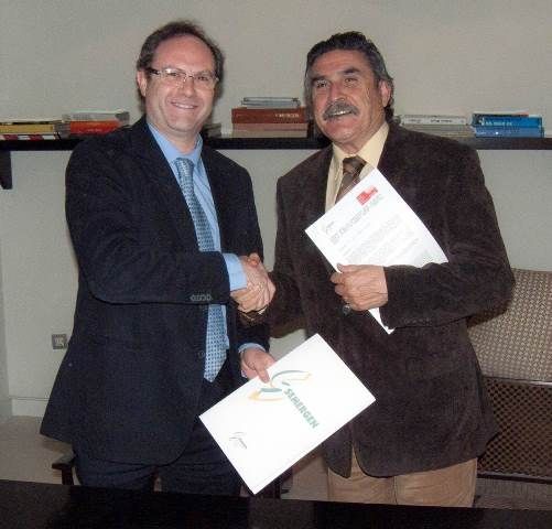 SEFAC y SEMERGEN firman un convenio para reforzar la colaboración entre los farmacéuticos comunitarios y los médicos de atención primaria SEFAC y SEMERGEN firman un convenio para reforzar la colaboración entre los farmacéuticos comunitarios y los médicos de atención primaria
