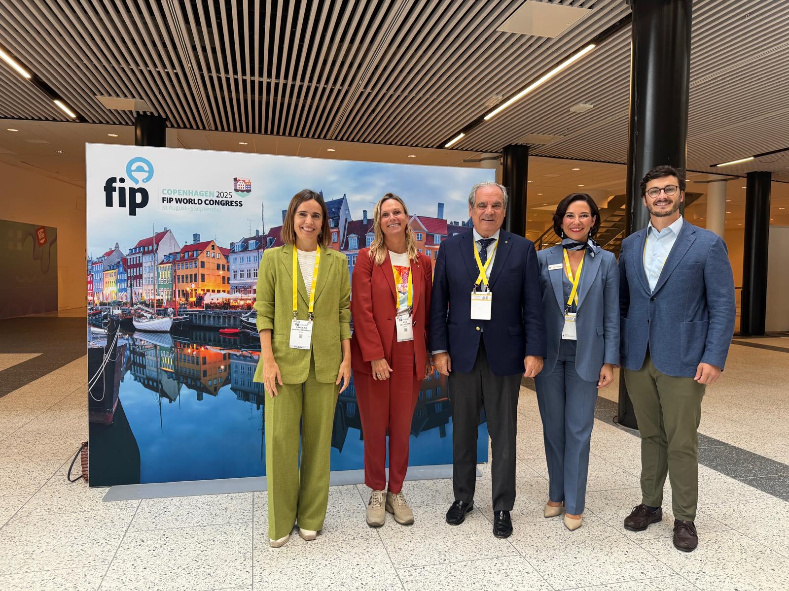 Jesús Aguilar acompañado por la Delegación Española en el Congreso Mundial de Farmacia y Ciencias Farmacéuticas en Copenhague