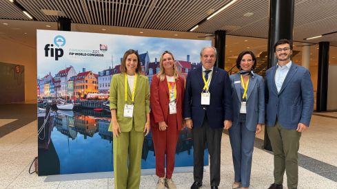 Jesús Aguilar acompañado por la Delegación Española en el Congreso Mundial de Farmacia y Ciencias Farmacéuticas en Copenhague