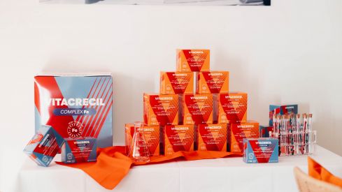 Imagen de los nutracéuticos de la gama Vitacrecil Complex de Laboratorios Viñas para la vitalidad y el crecimiento del cabello