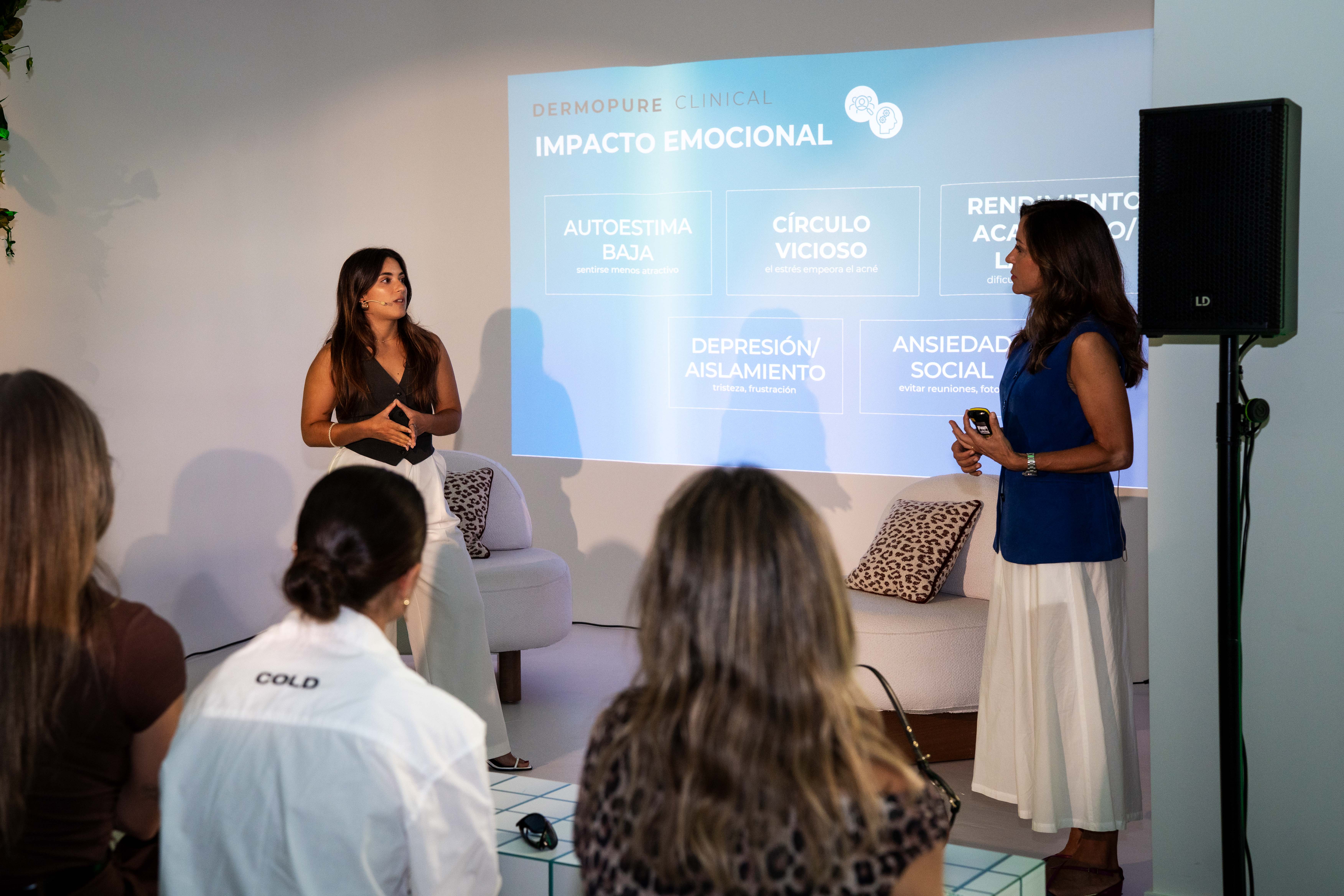  Estudios recientes demuestran que el 85% de las personas desarrollan manchas post-acné, que afectan emocionalmente a quien  lo sufre.