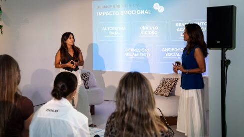  Estudios recientes demuestran que el 85% de las personas desarrollan manchas post-acné, que afectan emocionalmente a quien  lo sufre.