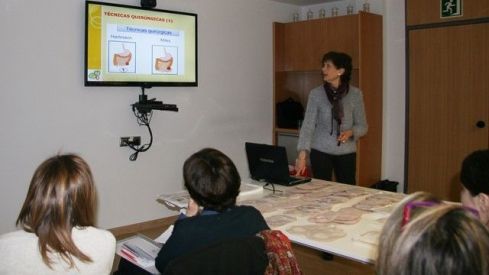 Los farmacéuticos alaveses se forman en la orientación a pacientes ostomizados