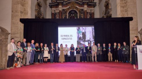 El MICOF homenajea a los farmacéuticos tras la DANA y presenta un plan de emergencias