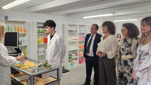 Fundación Hefame vuelve a llevar la práctica profesional farmacéutica a las aulas de un centro público