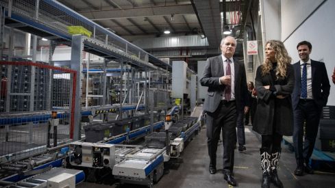La secretaria de Estado de Economía Social visita el centro logístico de Bidafarma en Leganés