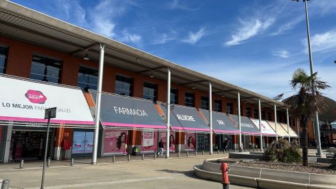 PharmaBest llega a España: espacios amplios, precios visibles y una forma propia  de entender la farmacia