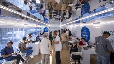 La unidad móvil “La meva farmàcia, la meva salut” supera las 3.500 pruebas en su recorrido por la provincia de Barcelona