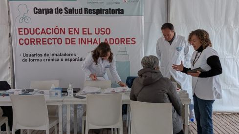 La carpa de la salud respiratoria de la Fundación SEFAC visibiliza cómo actúa la farmacia en esta área