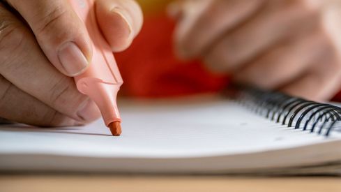 La guía de posgrados en Farmacia en España de la Mesa de la Profesión Farmacéutica reúne 179 másteres y títulos 