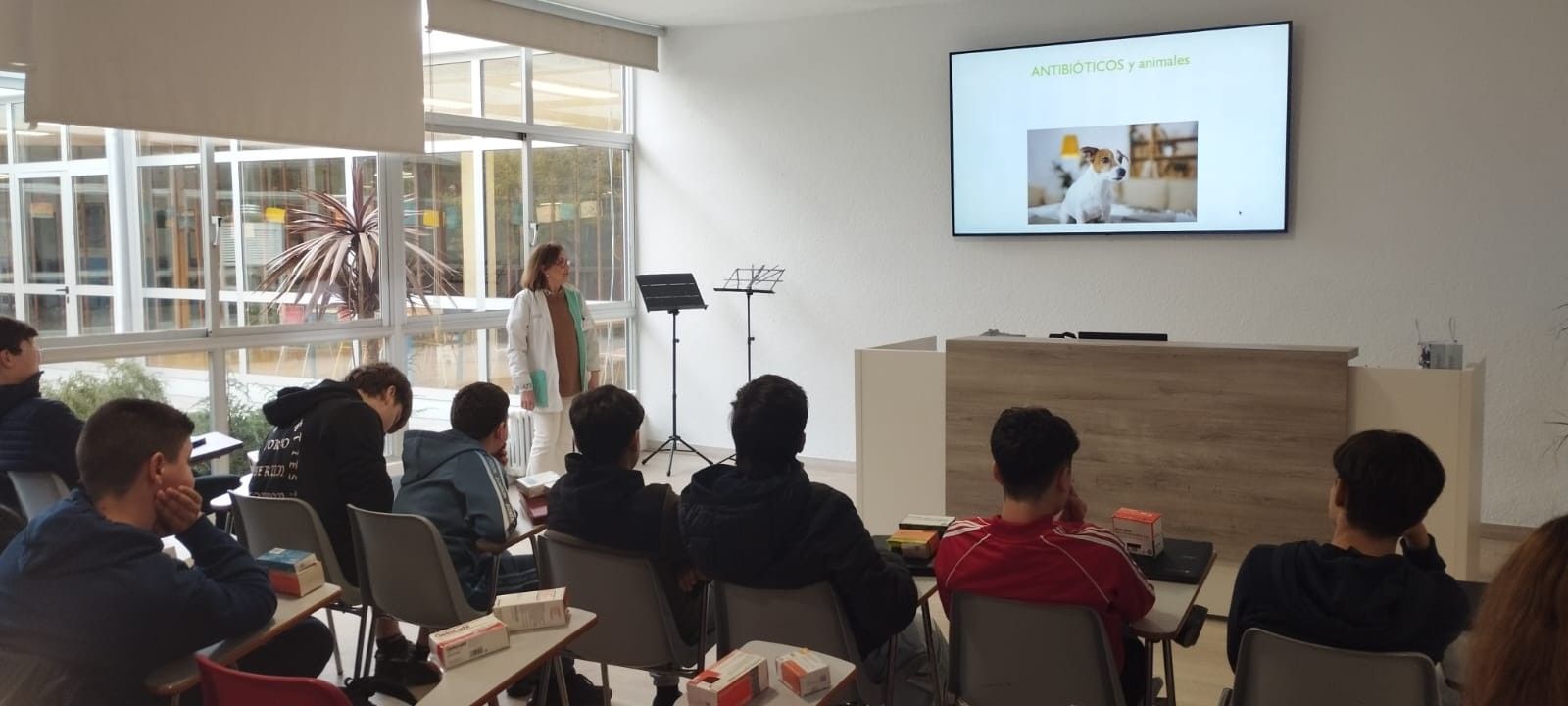 ConóceMe: el programa educativo que mejora el uso seguro de medicamentos entre los adolescentes