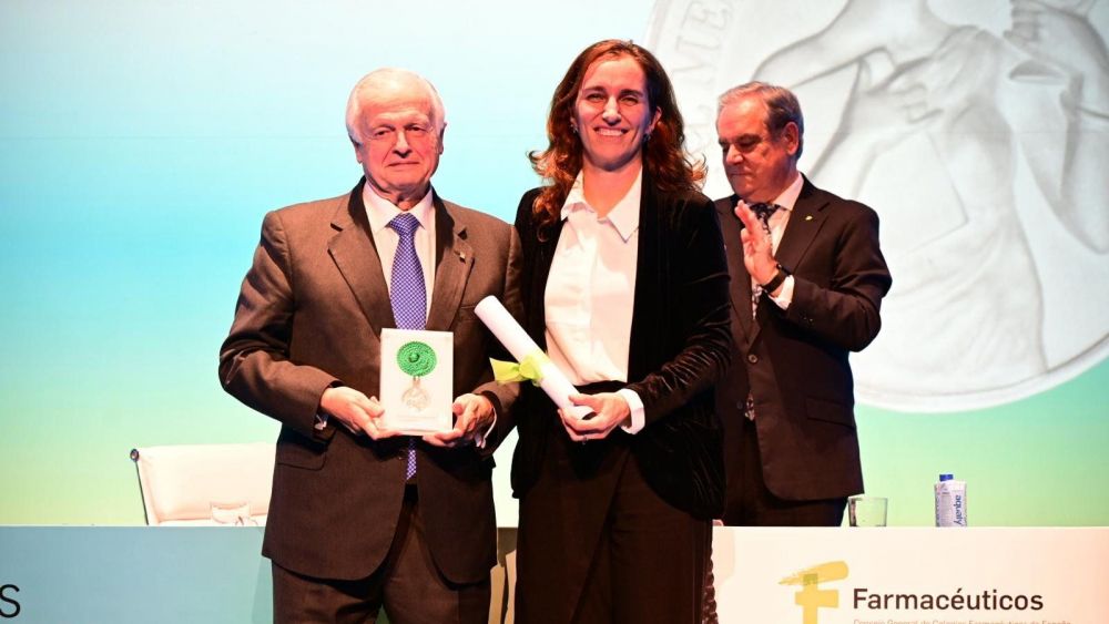Francisco Zaragozá recogiendo la medalla Francisco Zaragozá recogiendo la medalla