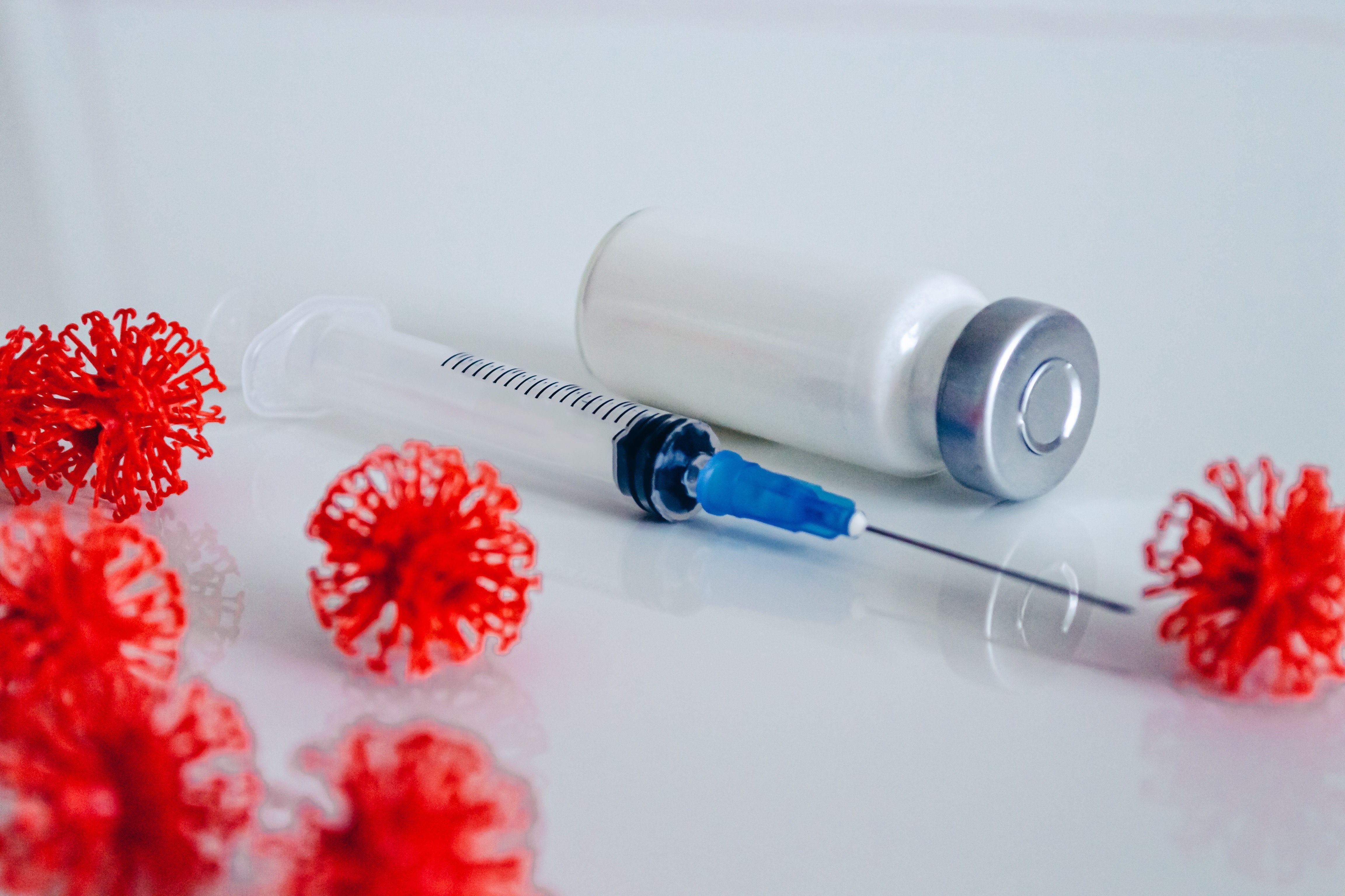 La vacuna de GSK frente al VRS amplía su uso en Europa para proteger a todos los adultos desde los 18 años