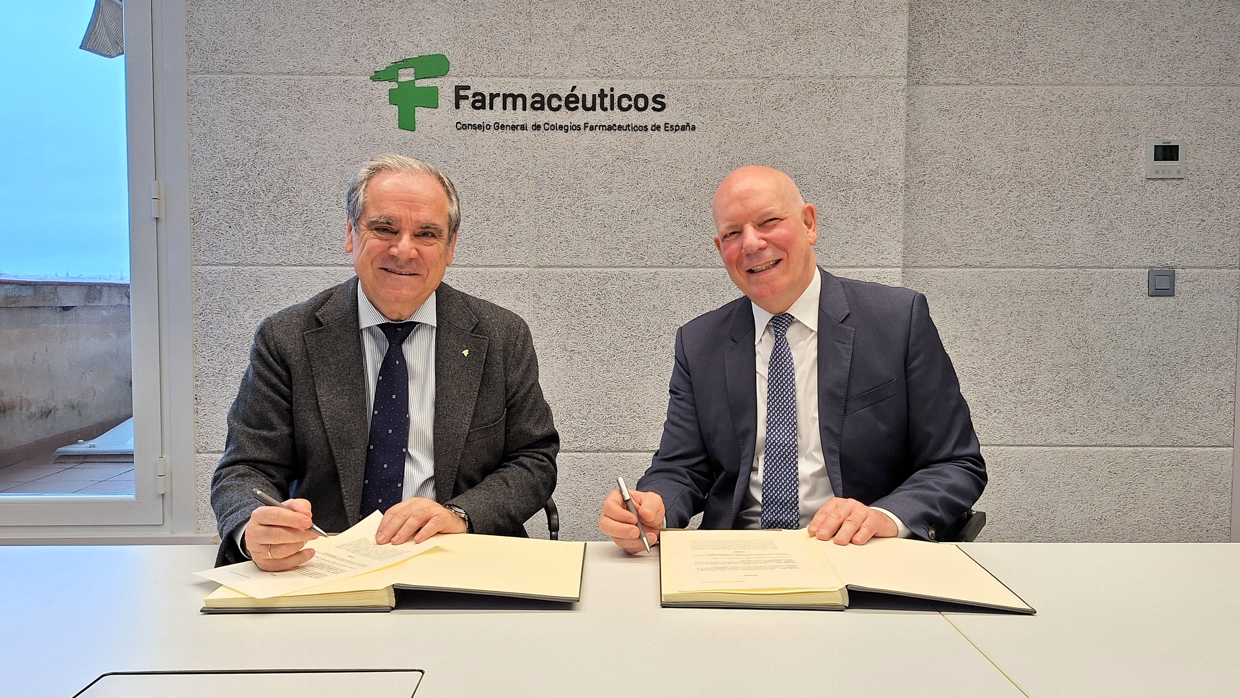 El Consejo General de Colegios Farmacéuticos y Arkopharma impulsan la educación en fitoterapia y el uso responsable de plantas medicinales