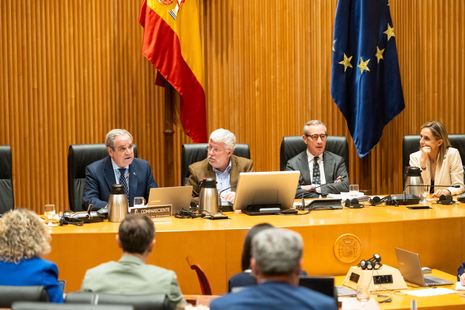 Aguilar defiende la actual separación entre prescripción y dispensación de los medicamentos veterinarios en el Congreso de los Diputados.