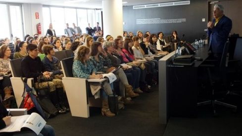 El Dr. Eduard Estivill reunió en Bilbao a más de 100 farmacéuticos en una sesión sobre «Problemas del sueño»