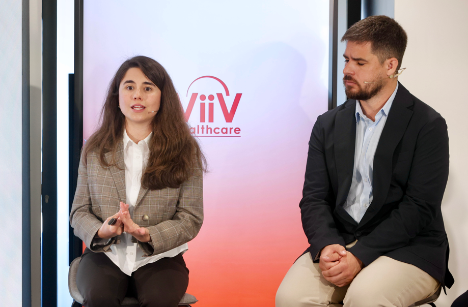 La Dra Eva Orviz y el Dr. Angel Rivero, durante la presentación