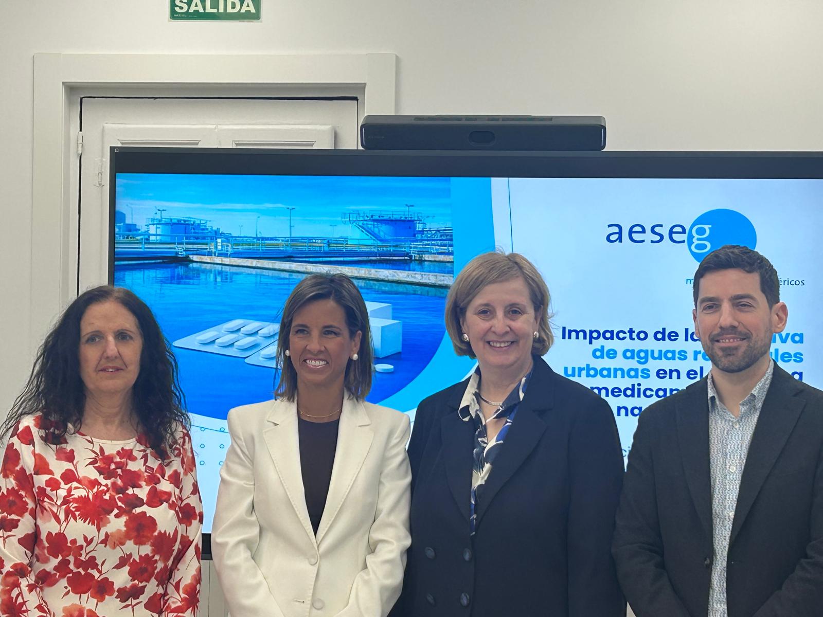 De izquierda a derecha: Ana Molinero (SEFAC), Elena Casaus (AESEG), Pilar Rodríguez (SEMG) y Noe Garin (SEFH)