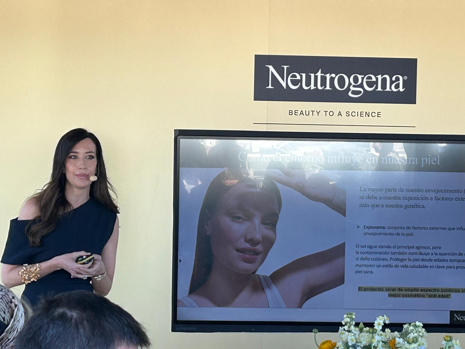 La Dra Natalia Jiménez, en un momento de la presentación