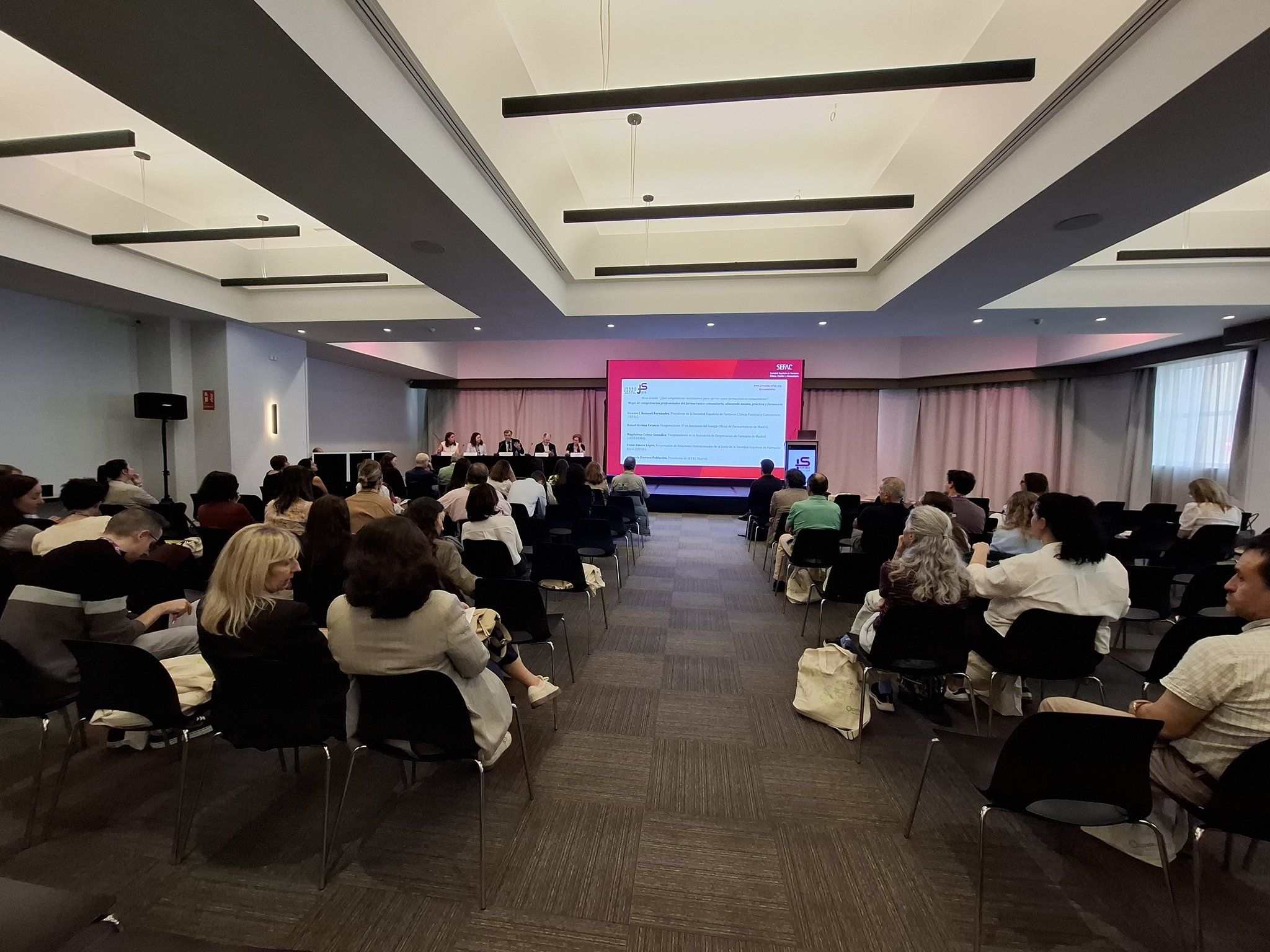 La farmacia comunitaria en Madrid aborda inteligencia artificial, obesidad y nuevos retos de salud en la Jornada SEFAC 2026